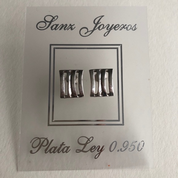 Sterling silver square minimal post earrings - Picture 11 of 11